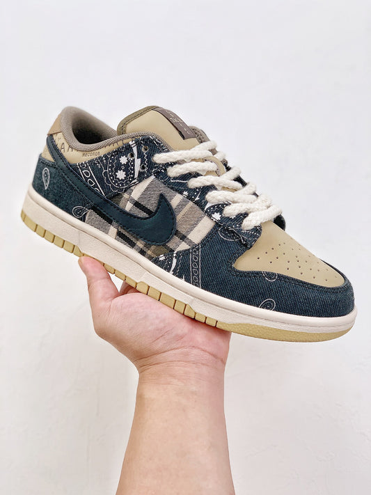 A Nike SB Dunk - Travis Scott Cactus Jack