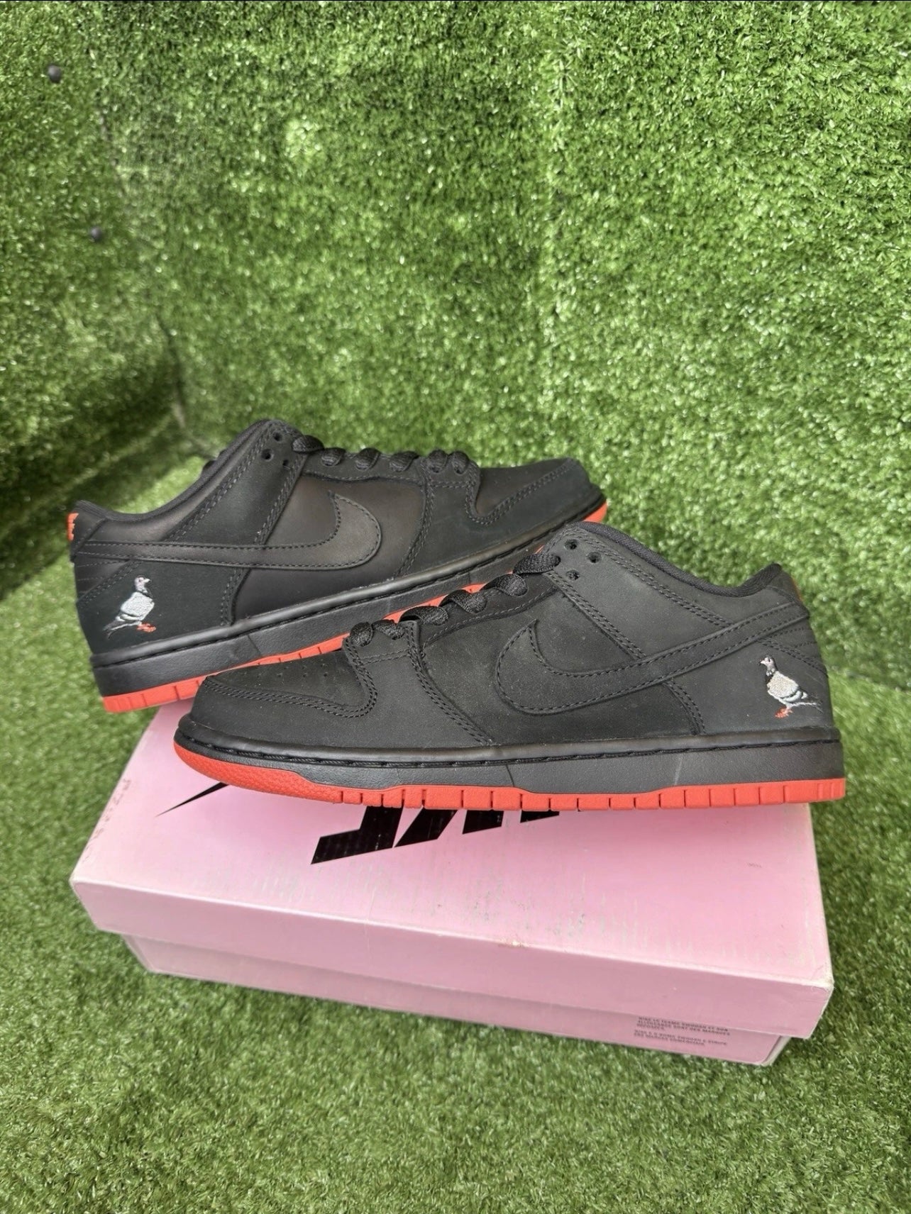 A Nike SB Dunk - Black Pigeon