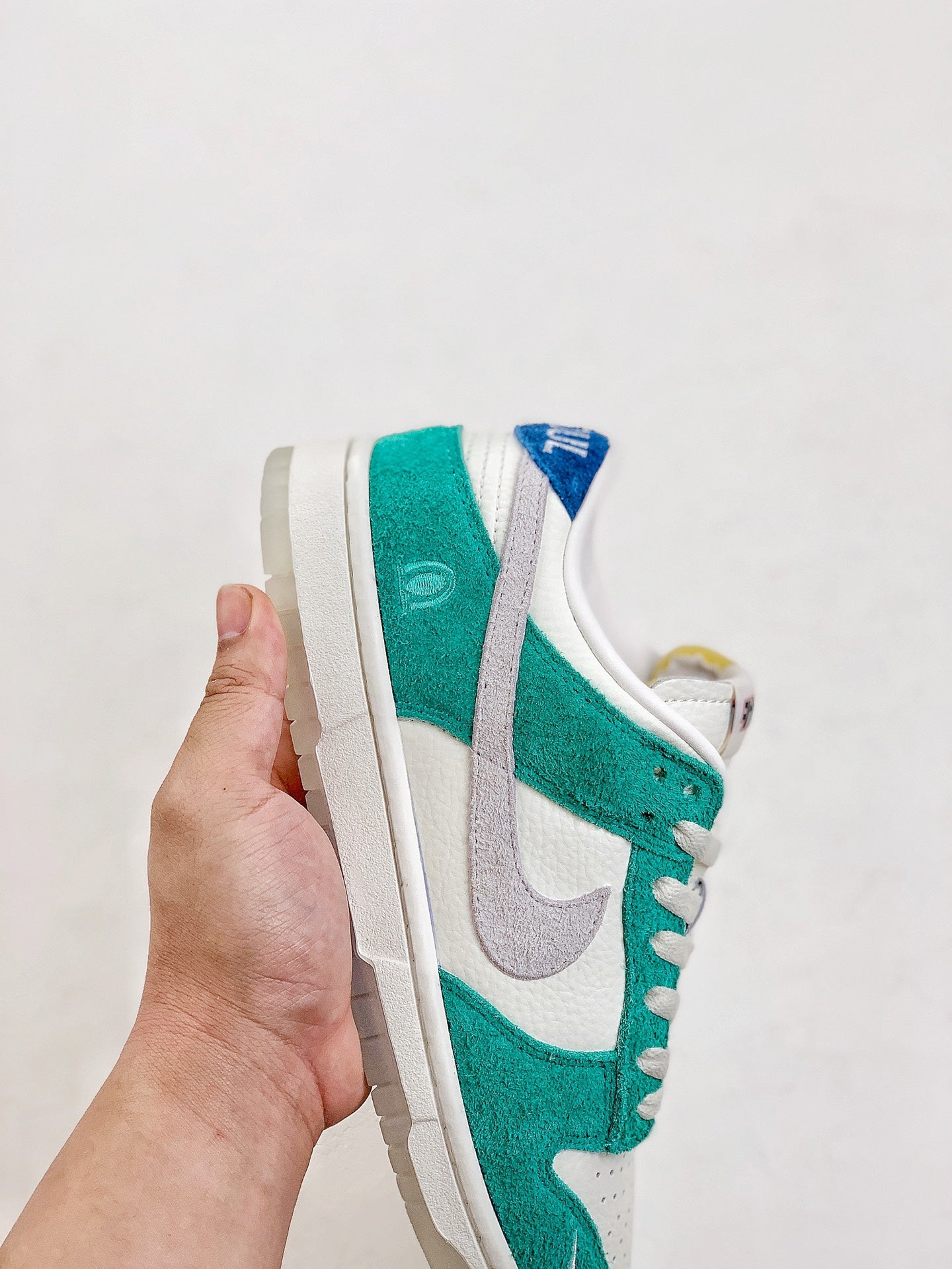 A Nike SB Dunk x Kasina - Road Sign