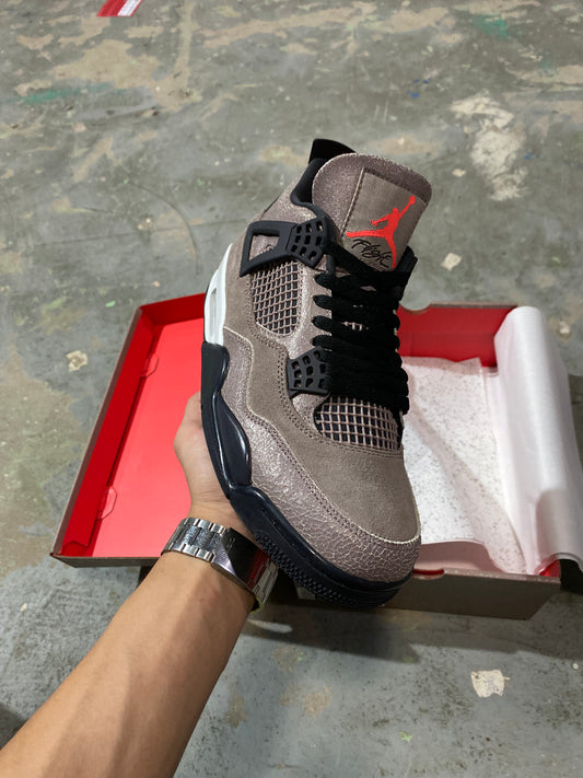 Jordan 4 - Taupe Haze