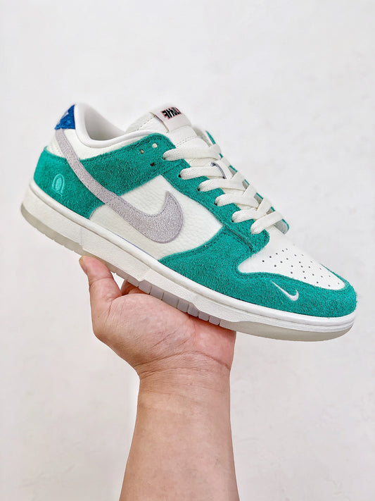 A Nike SB Dunk x Kasina - Road Sign