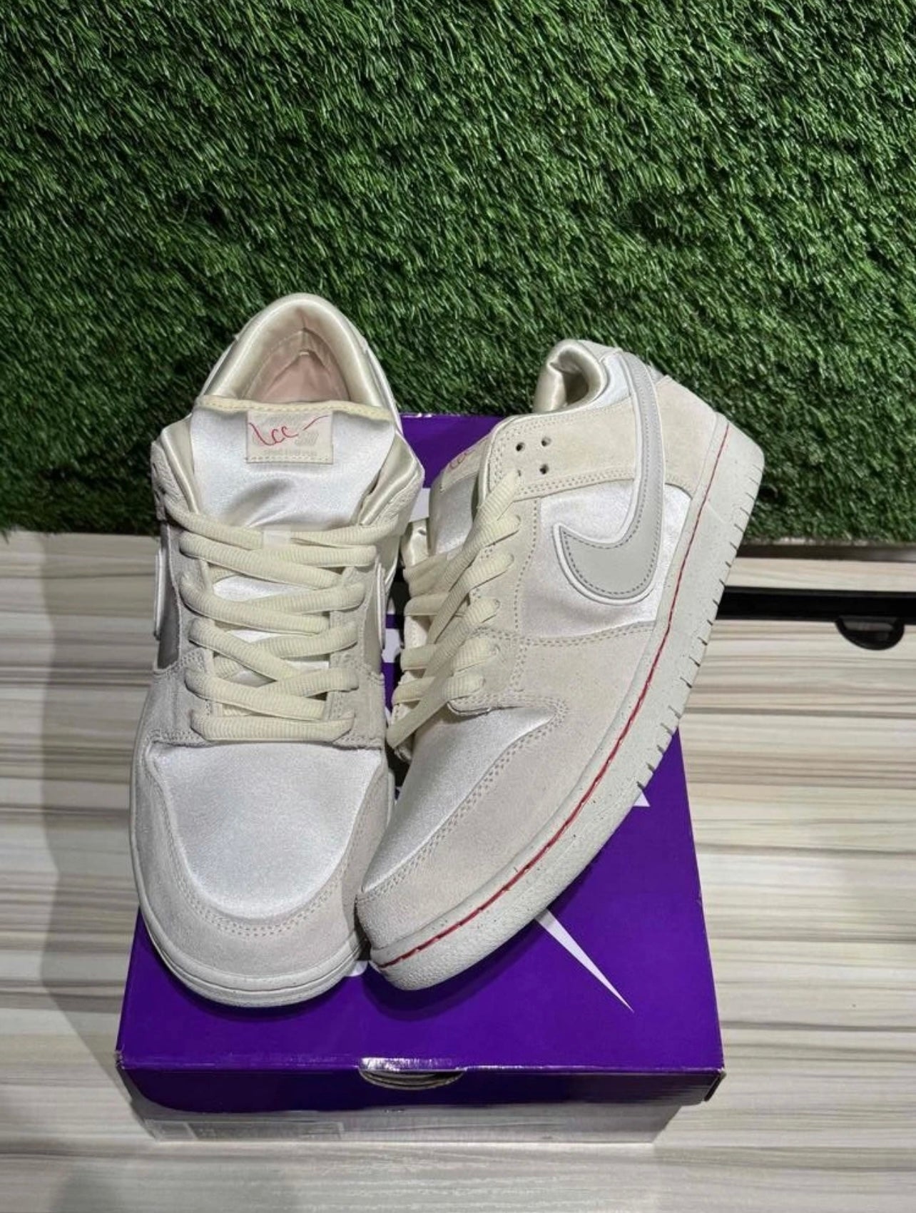 A Nike SB Dunk - City Of Love Bone