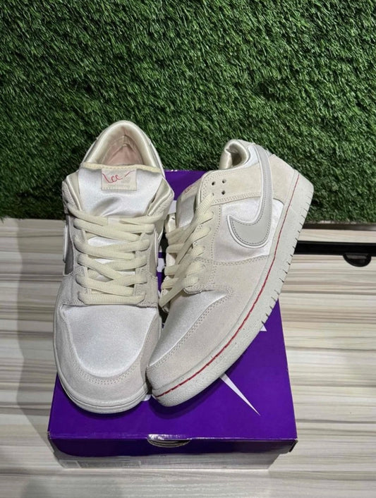 A Nike SB Dunk - City Of Love Bone