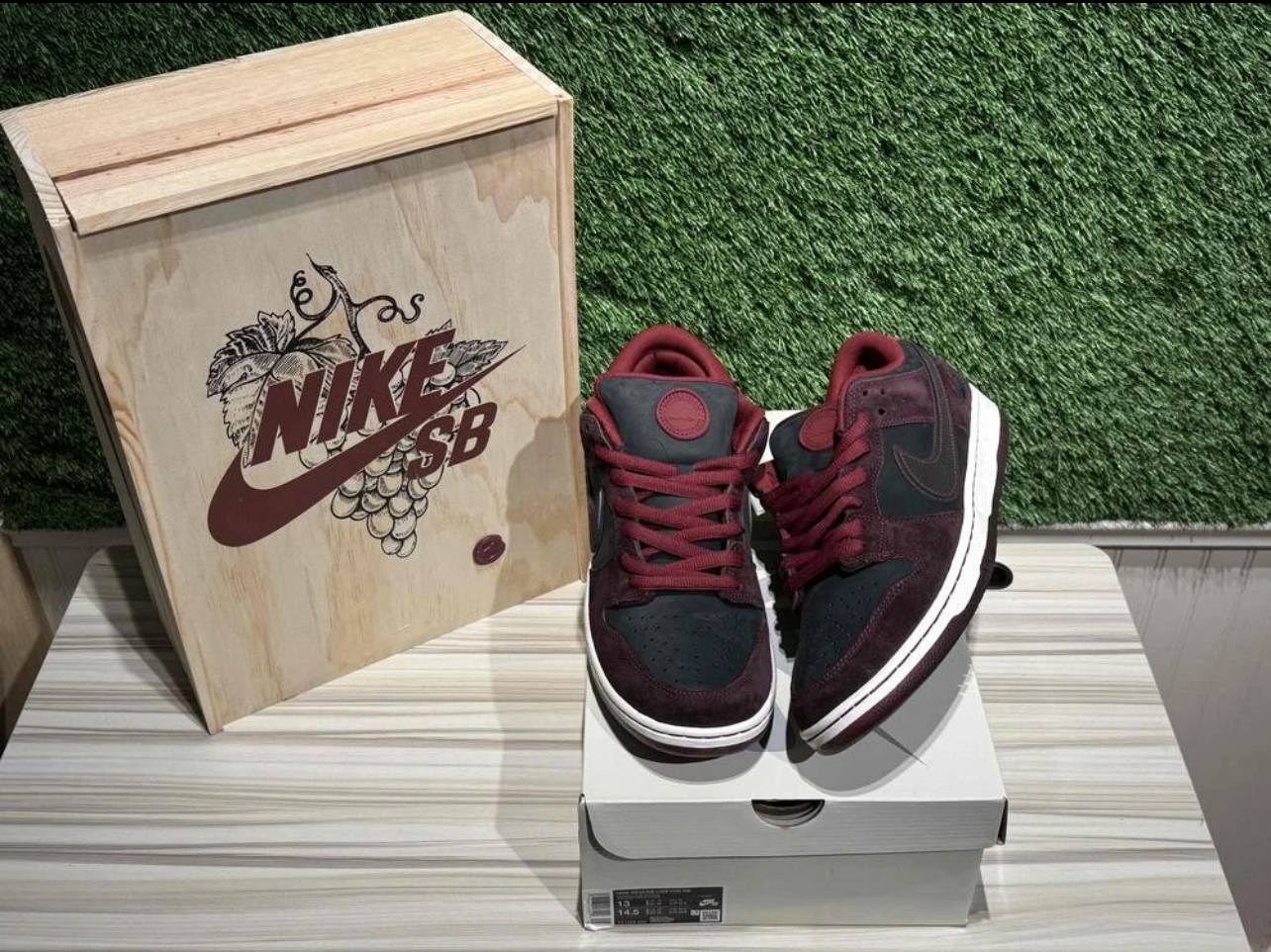 A Nike SB Dunk - Riot Skateshop