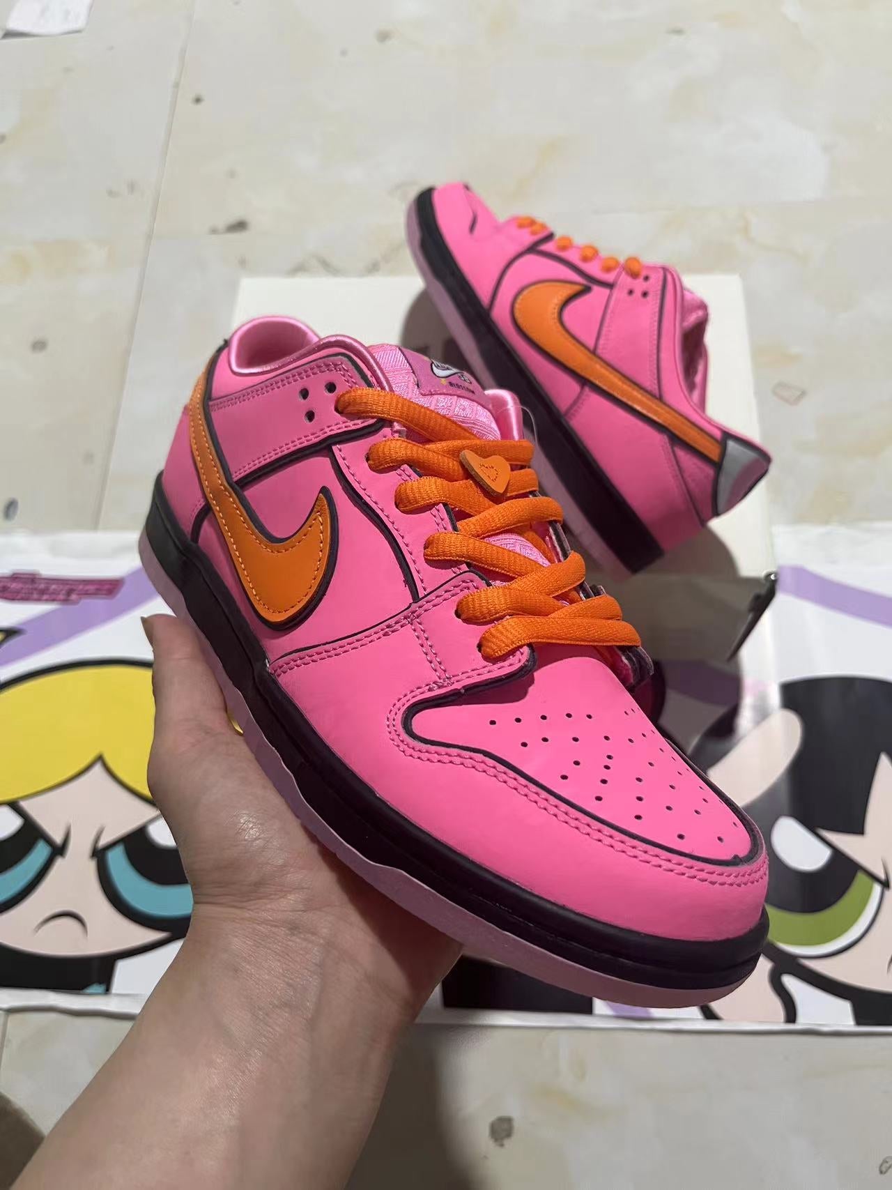 A Nike SB Dunk Powerpuff Girls - Blossom