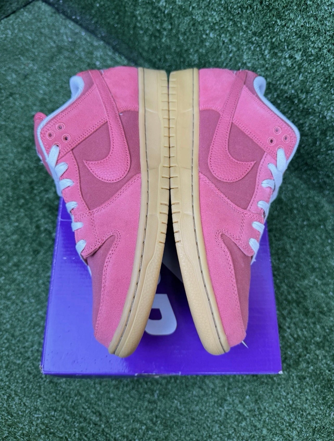 A Nike SB Dunk - Adobe Red Gum