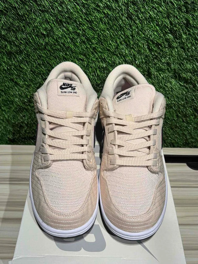 A Nike SB Dunk - Albino Preto