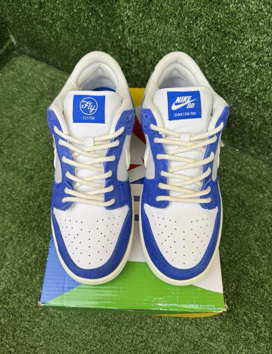 A Nike SB Dunk - Fly Streetwear