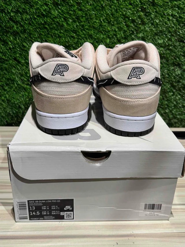 A Nike SB Dunk - Albino Preto