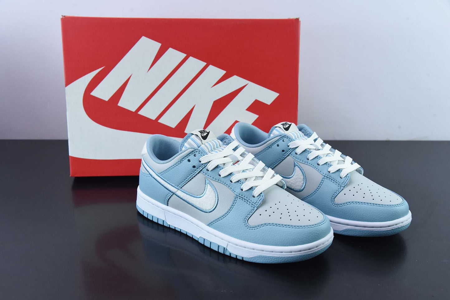 A Nike SB Dunk - Worn Blue