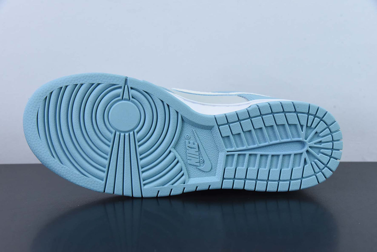 A Nike SB Dunk - Worn Blue