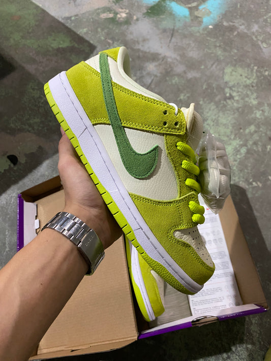 A Nike SB Dunk- Sour Apple
