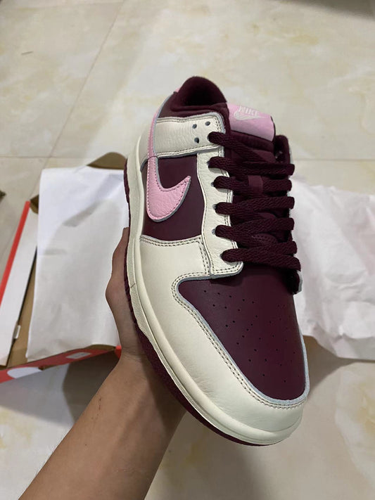 A Nike SB Dunk - Valentines Day