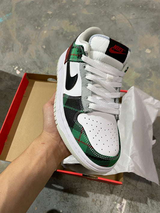 A Nike SB Dunk - Tartan Plaid Xmas