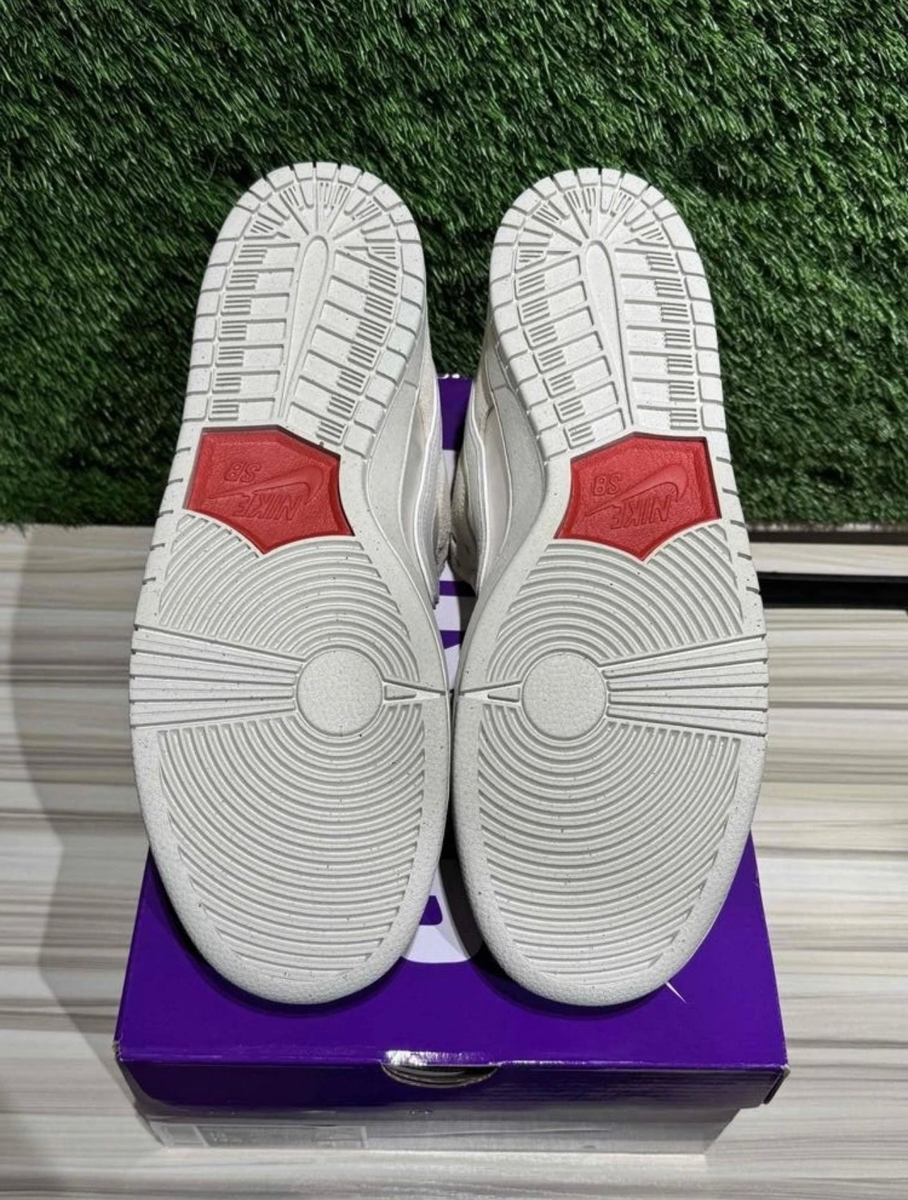 A Nike SB Dunk - City Of Love Bone