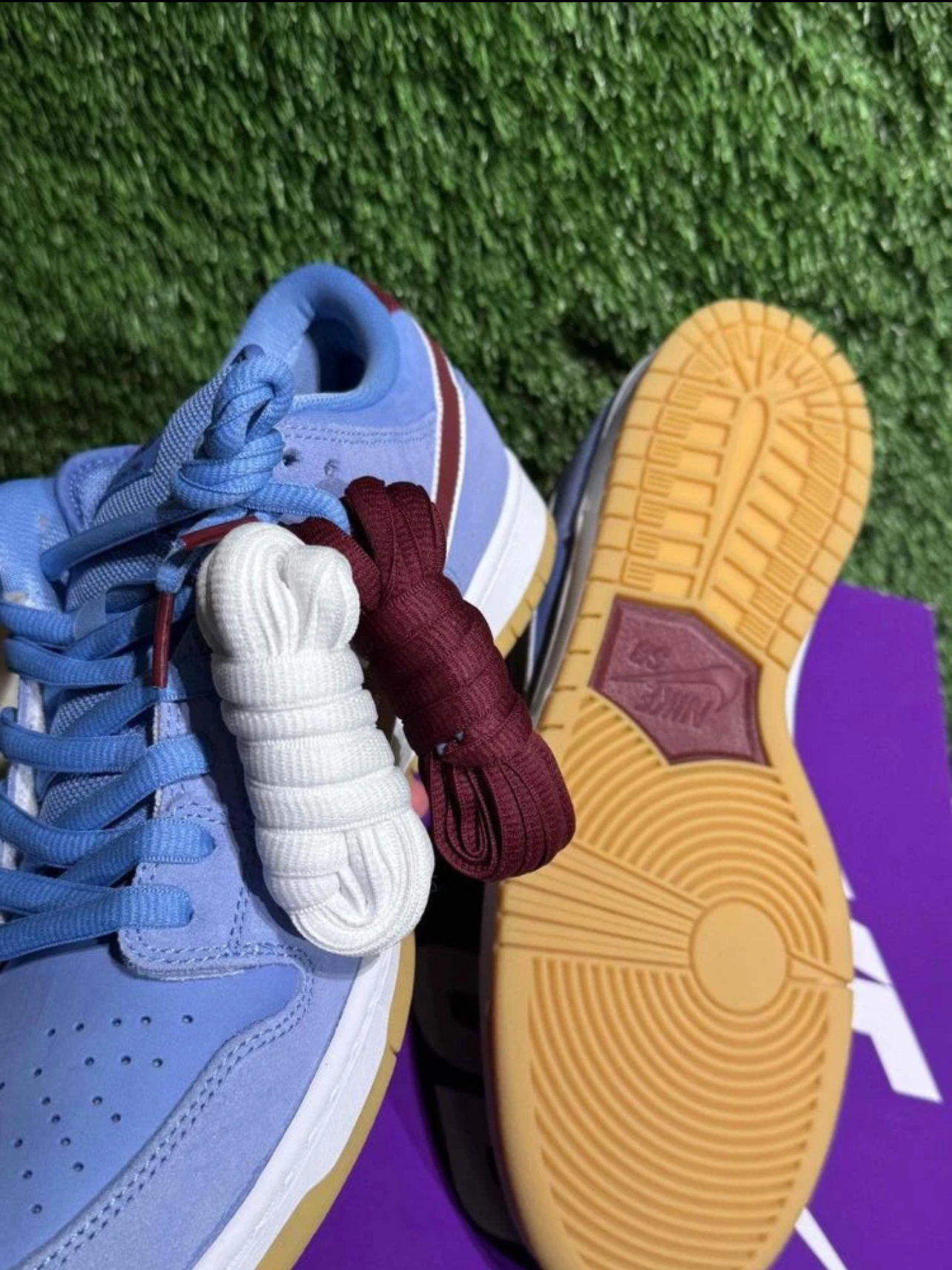 A Nike SB Dunk - Philadelphia Phillies