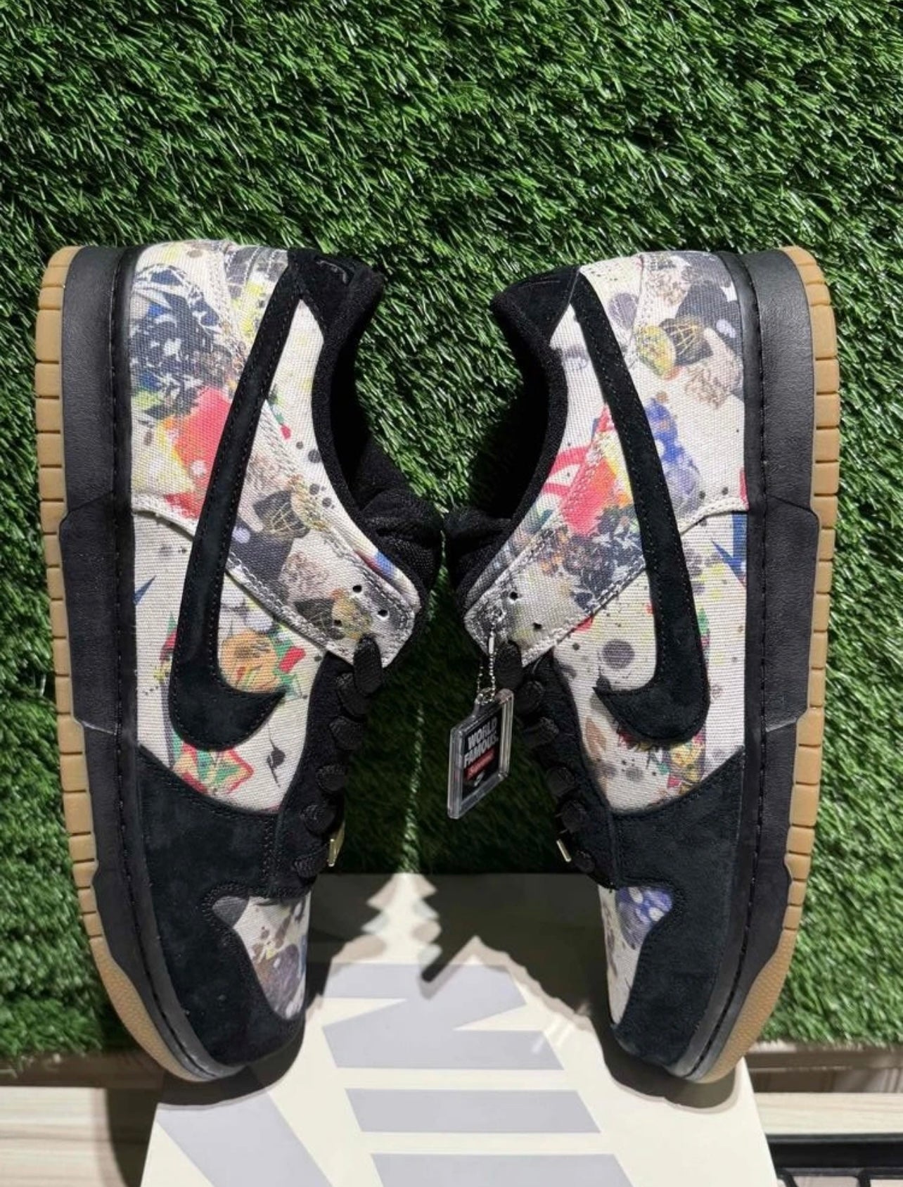 A Nike SB Dunk - Supreme Rammellzee