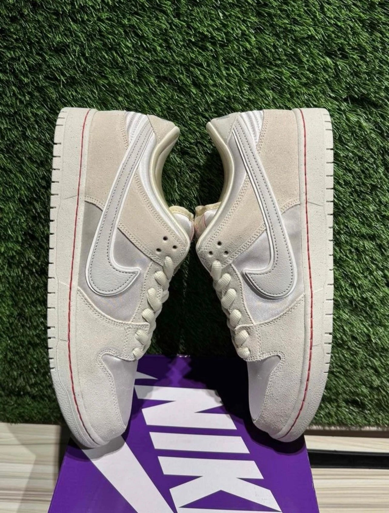 A Nike SB Dunk - City Of Love Bone