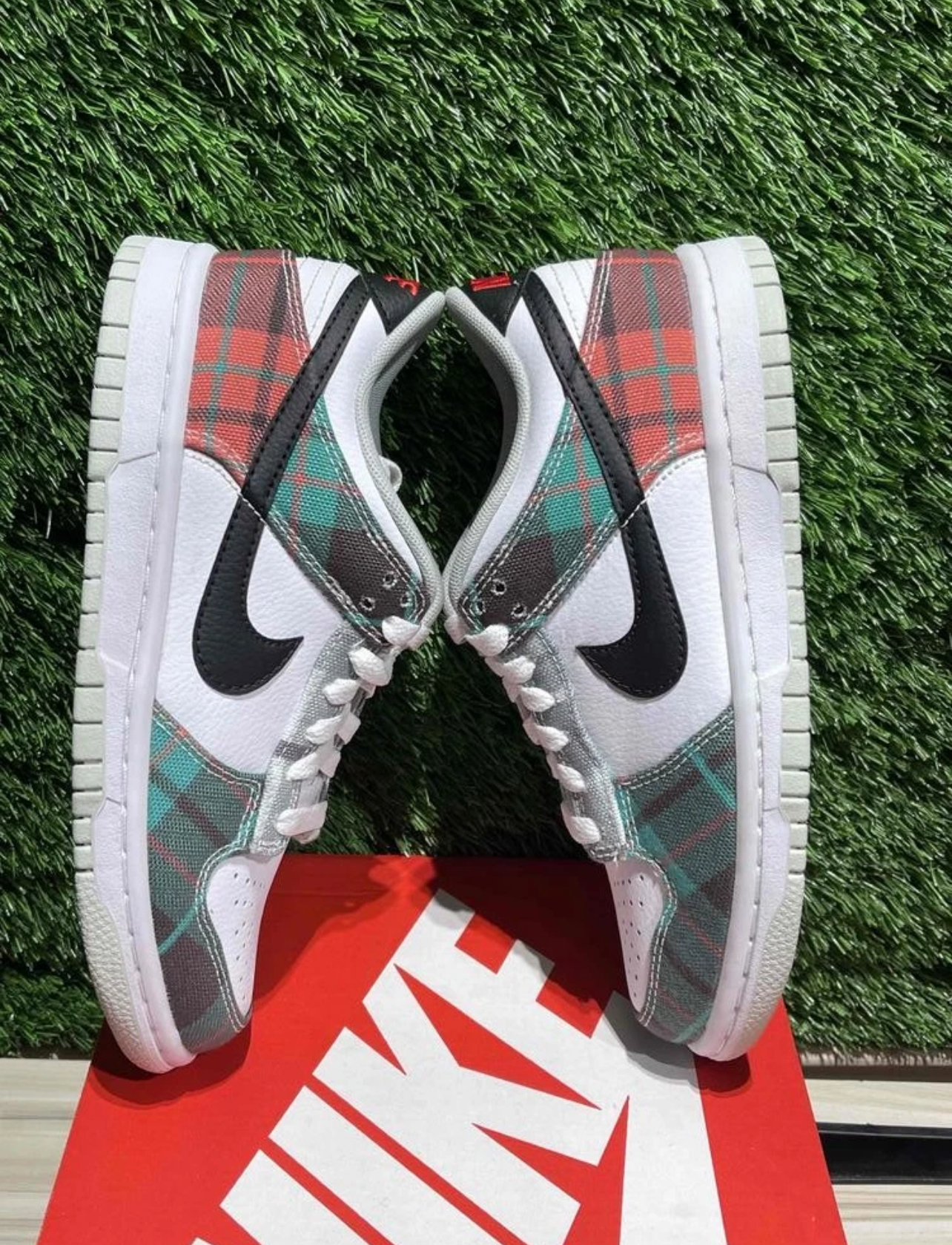 A Nike SB Dunk - Tartan Plaid Xmas