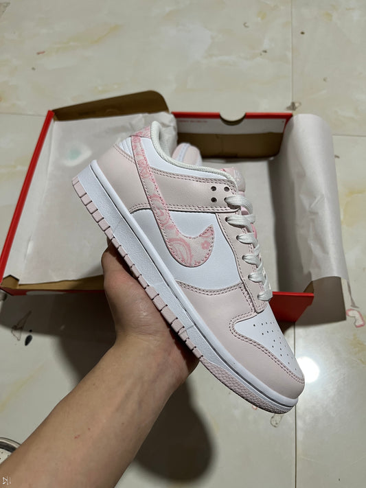 A Nike SB Dunk- Pink Paisley