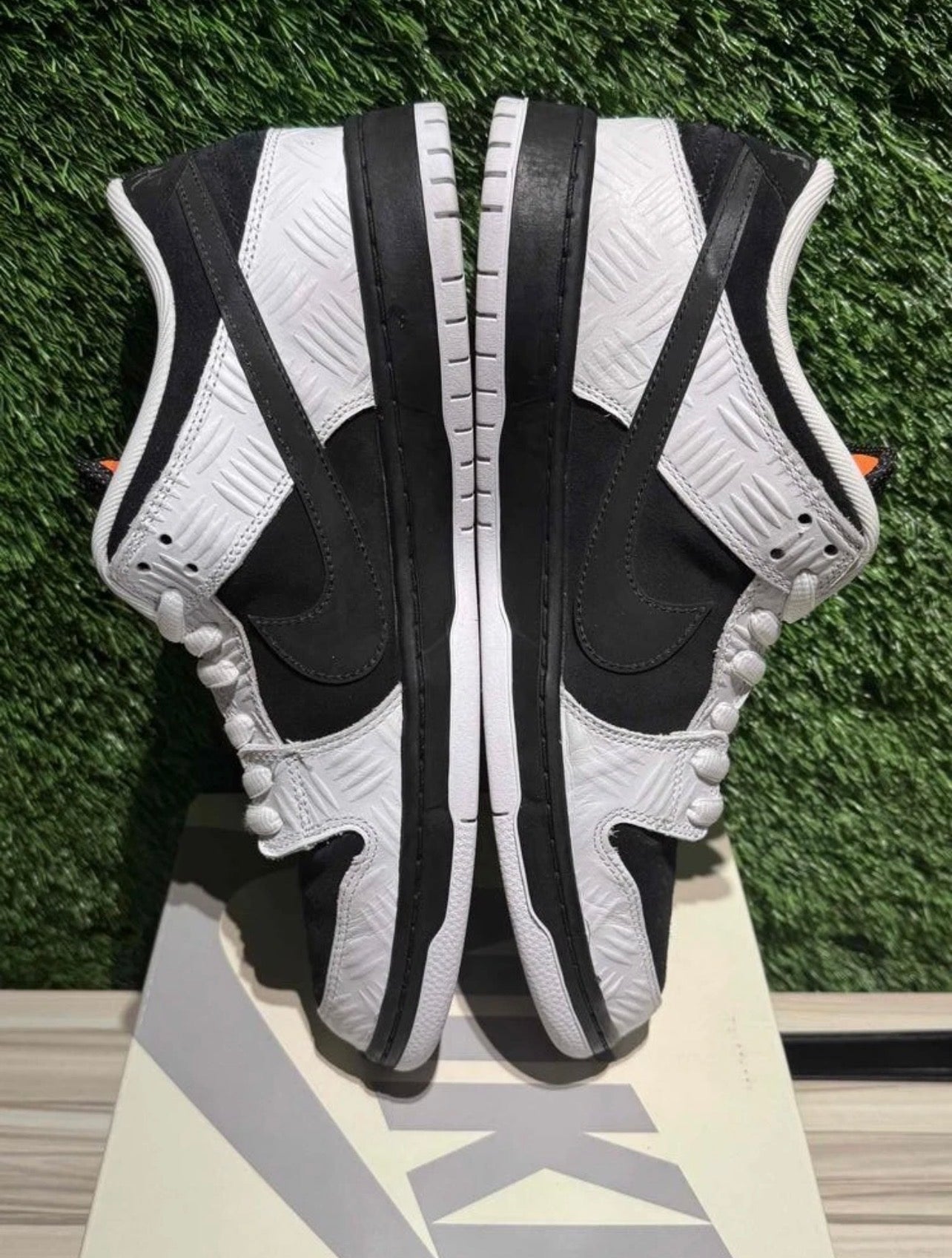 A Nike SB Dunk - Tight Boot White