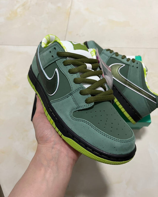 A Nike SB Dunk- Green Lobster