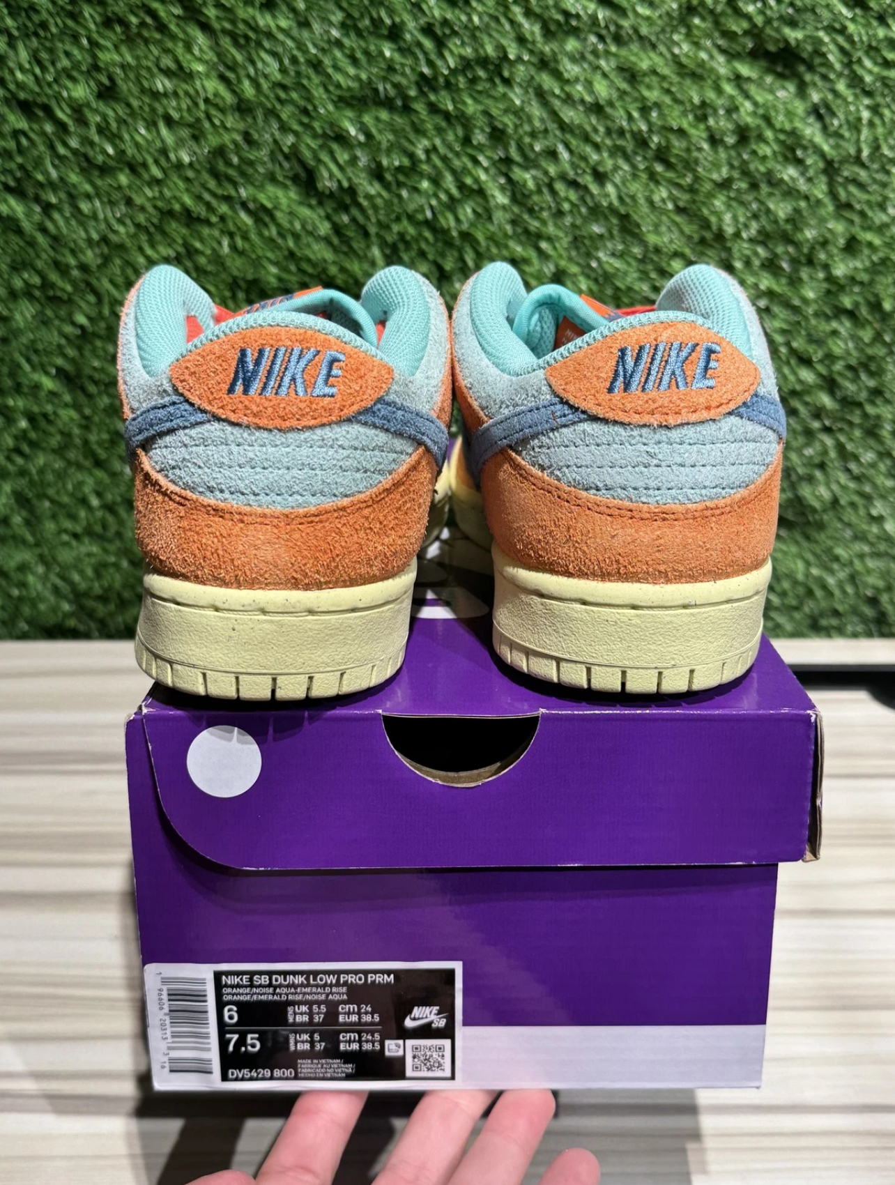 A Nike SB Dunk - Noise Aqua