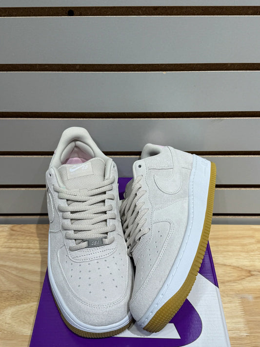 A Nike SB / Nike Air Force 1 - Orewood Brown Pink