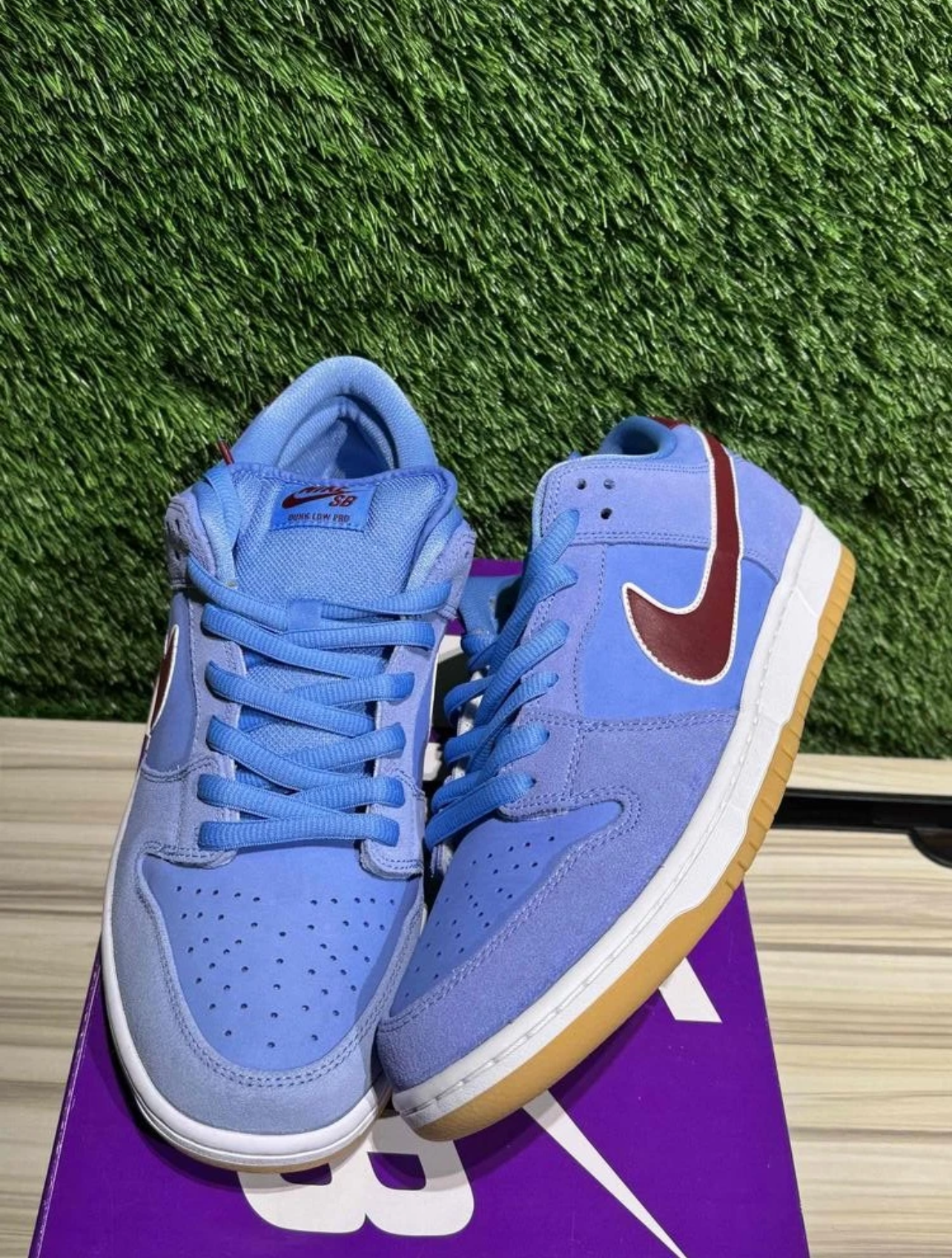 A Nike SB Dunk - Philadelphia Phillies