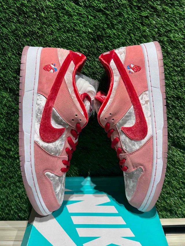 A Nike SB Dunk - Strange Love