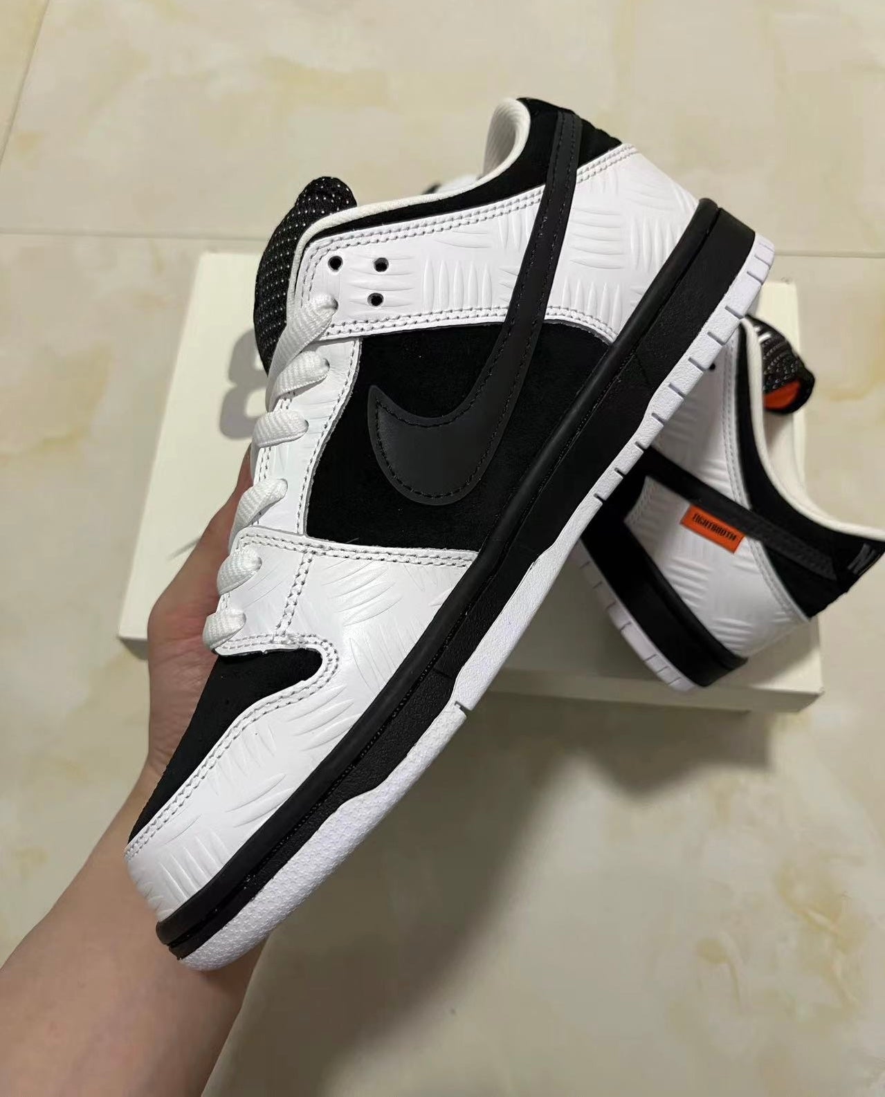 A Nike SB Dunk - Tight Boot White