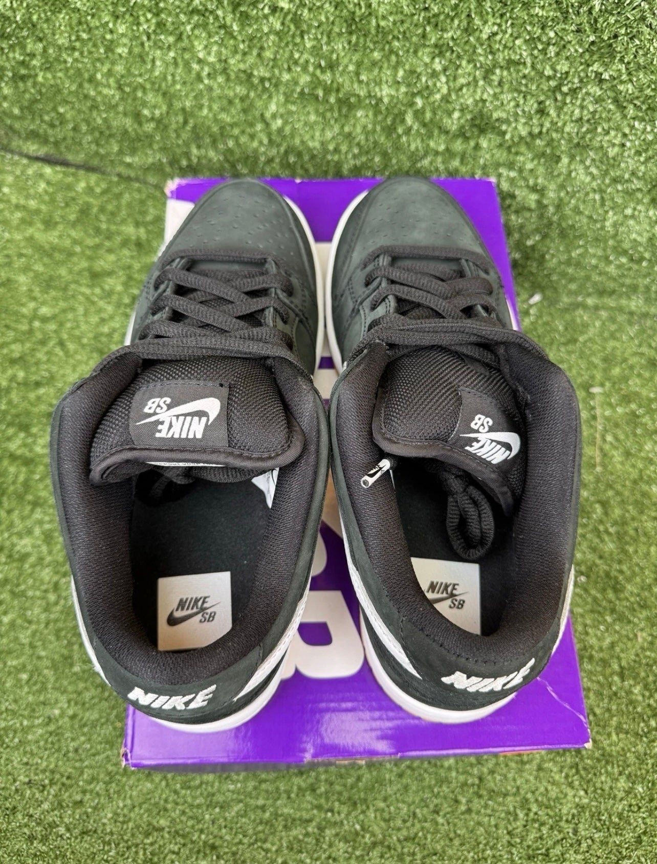 A Nike SB Dunk - Black Gum