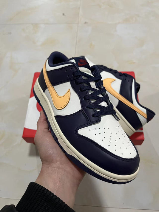 A Nike Sb Dunk - Sail/Melon Coconut Milk