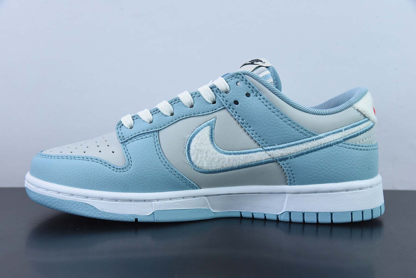 A Nike SB Dunk - Worn Blue