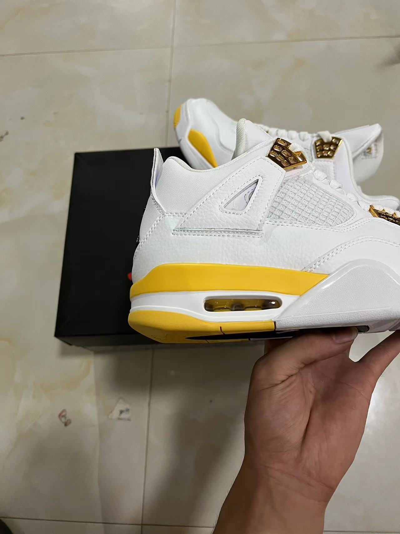 Jordan 4 - Vivid Sulfur