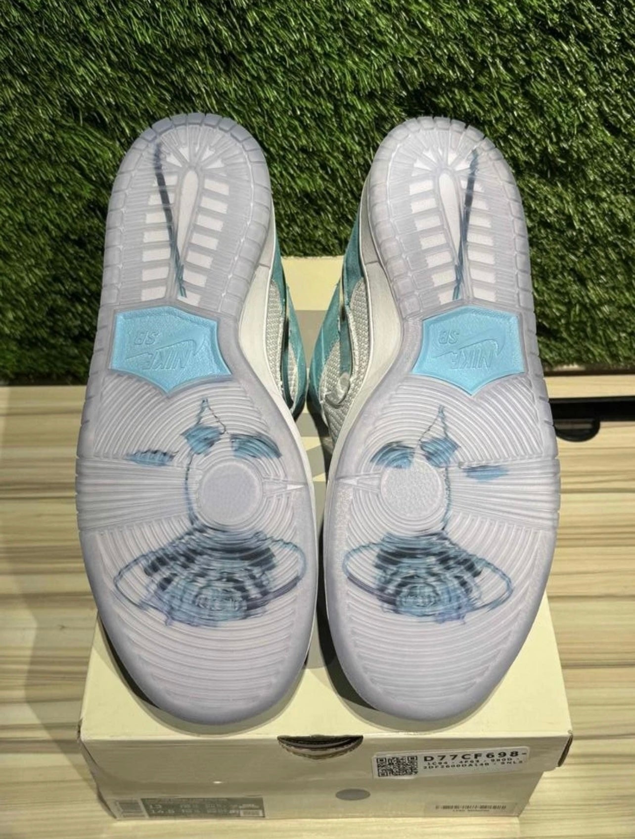 A Nike SB Dunk - April Turbo Green