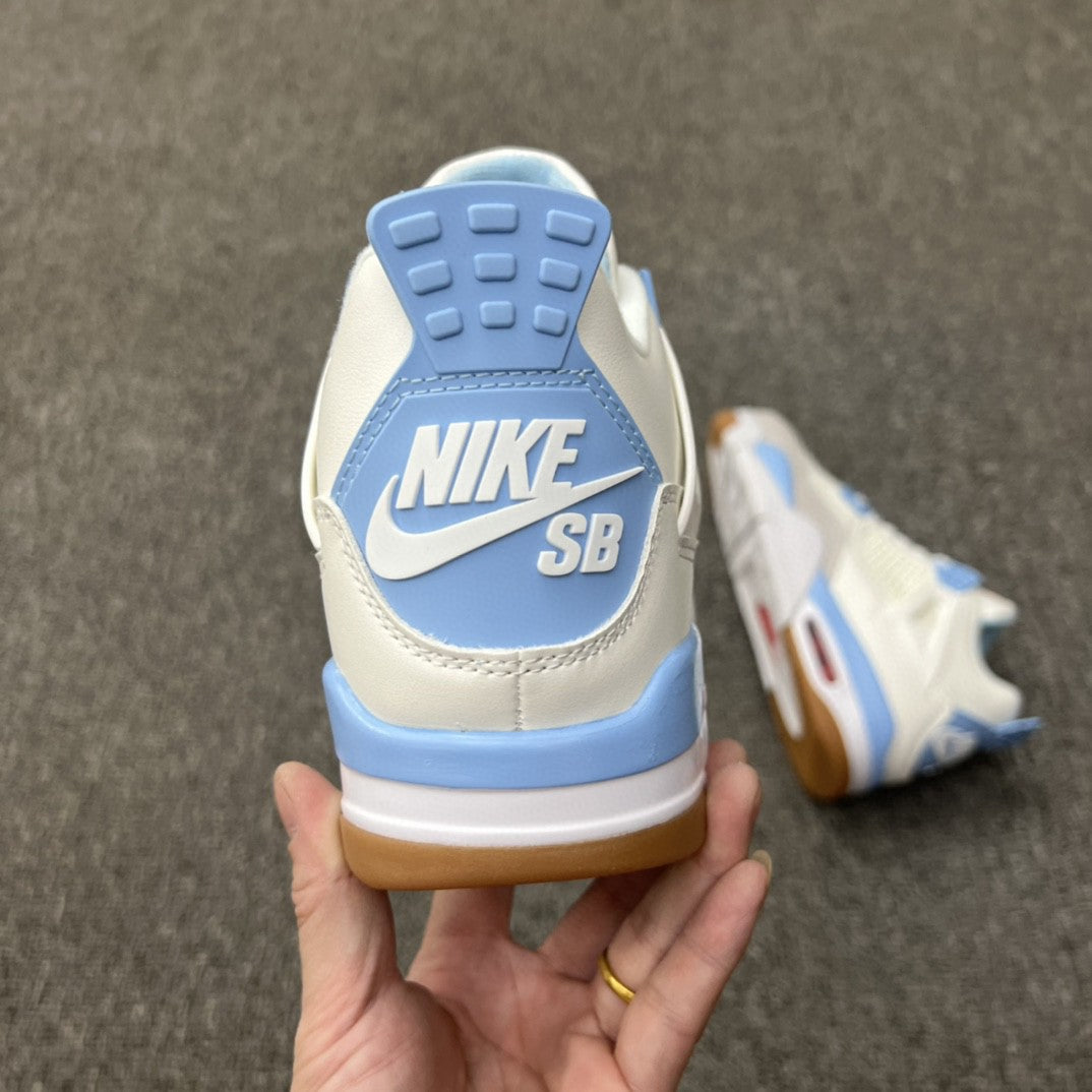Jordan 4 - UNC