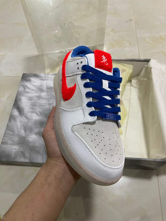 A Nike SB Dunk - Year of the Rabbit white/crimson