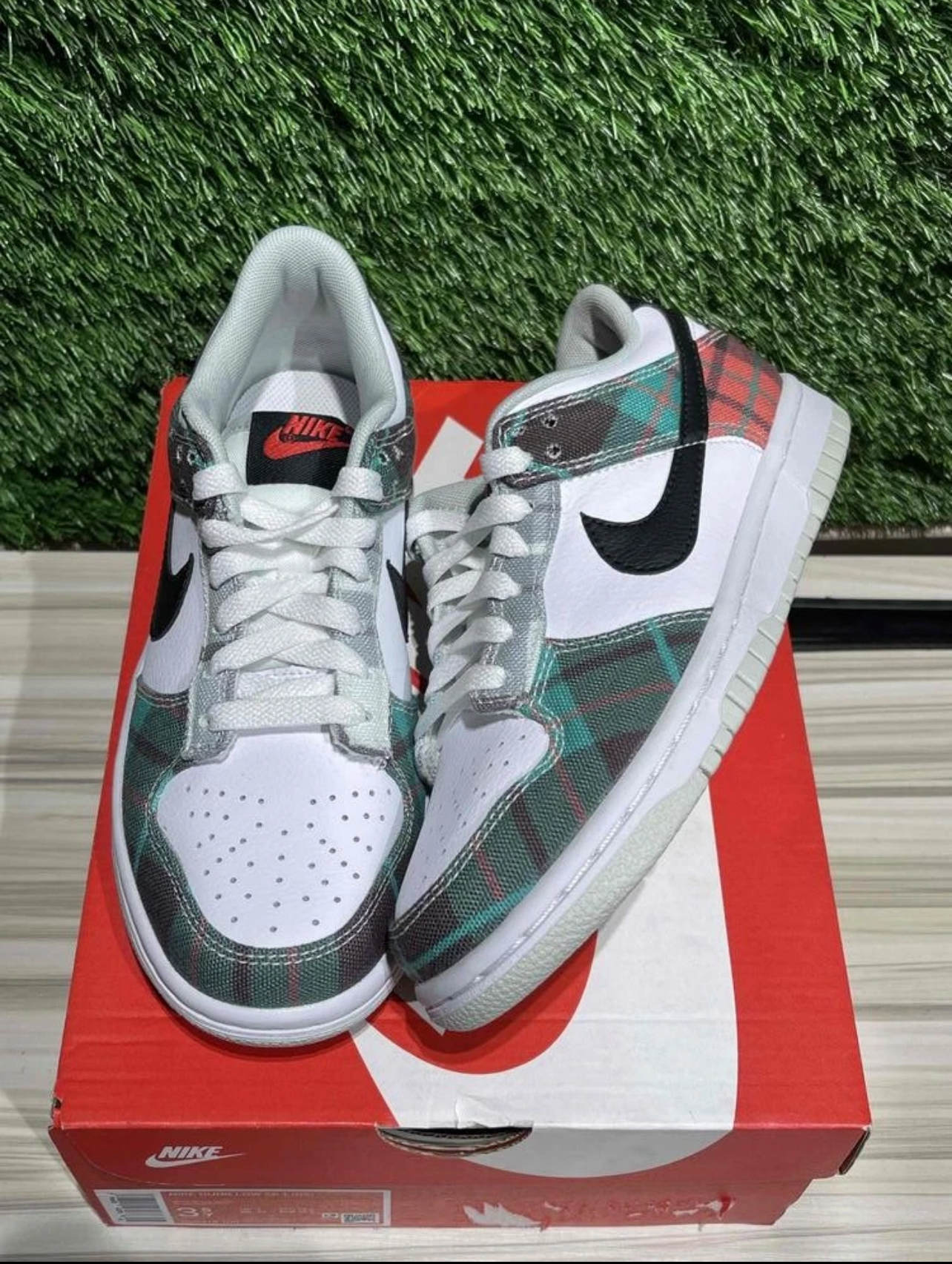 A Nike SB Dunk - Tartan Plaid Xmas
