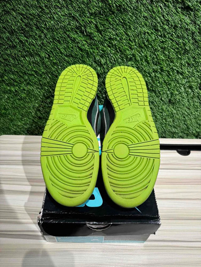 A Nike SB Dunk- Green Lobster