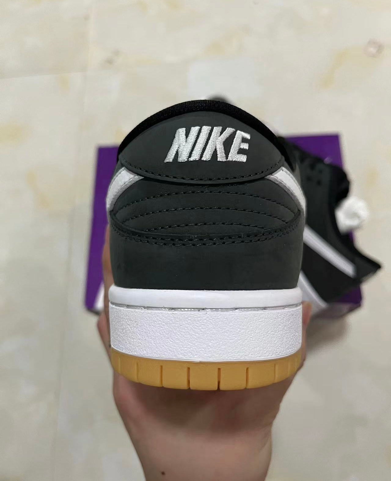 A Nike SB Dunk - Black Gum