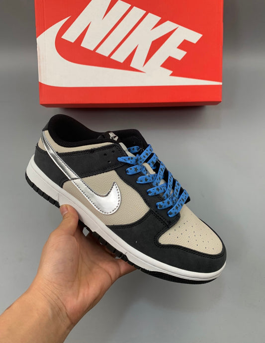 A Nike SB Dunk - Starry Laces