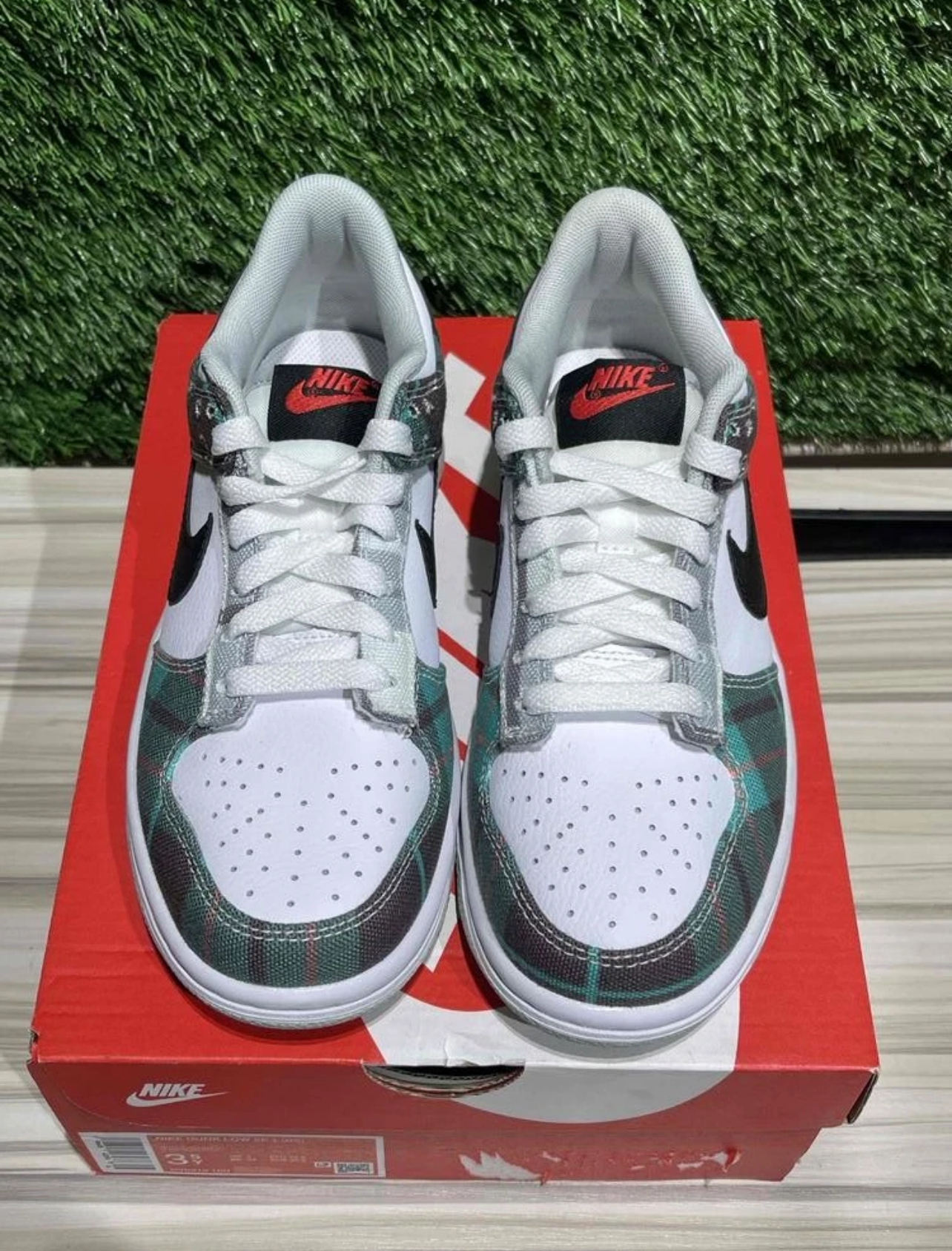 A Nike SB Dunk - Tartan Plaid Xmas