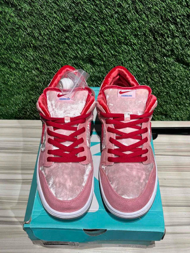 A Nike SB Dunk - Strange Love