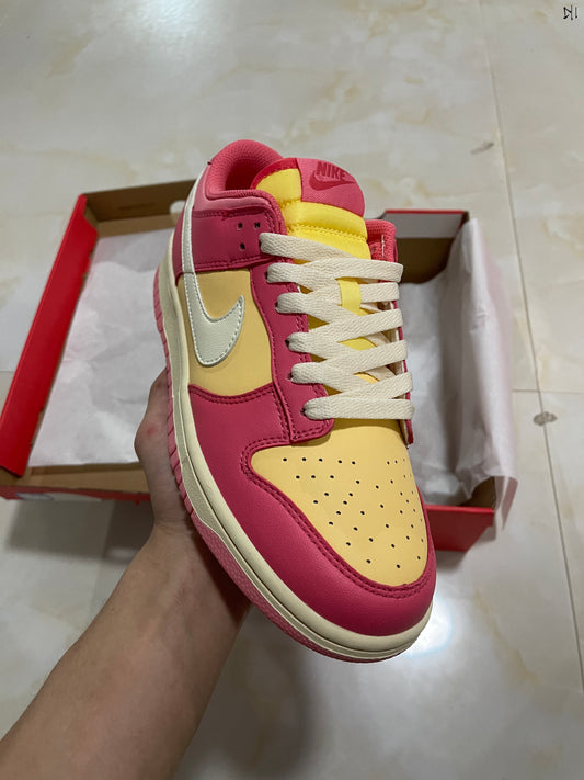 A Nike Sb Dunk - Strawberry Peach