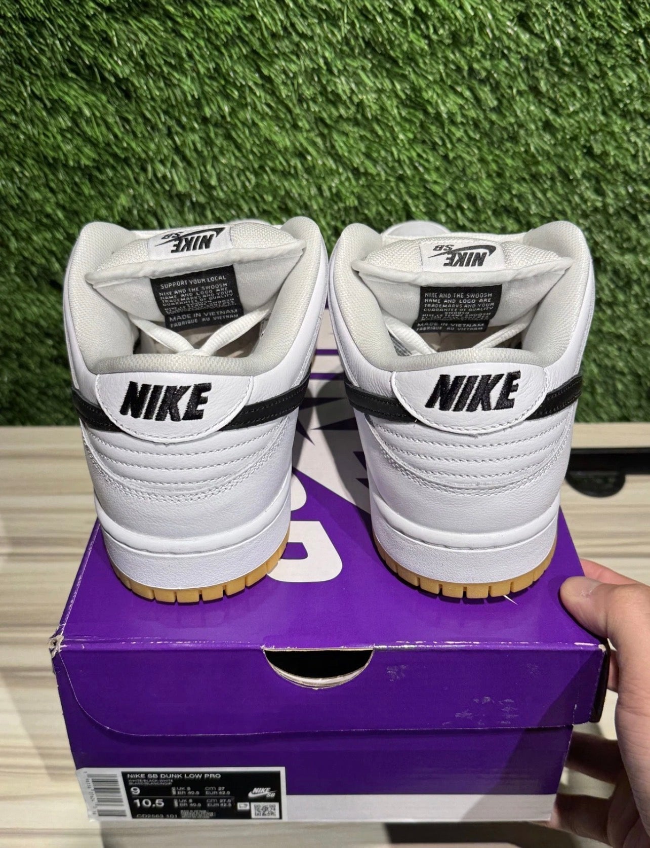 A Nike SB Dunk - White Gum