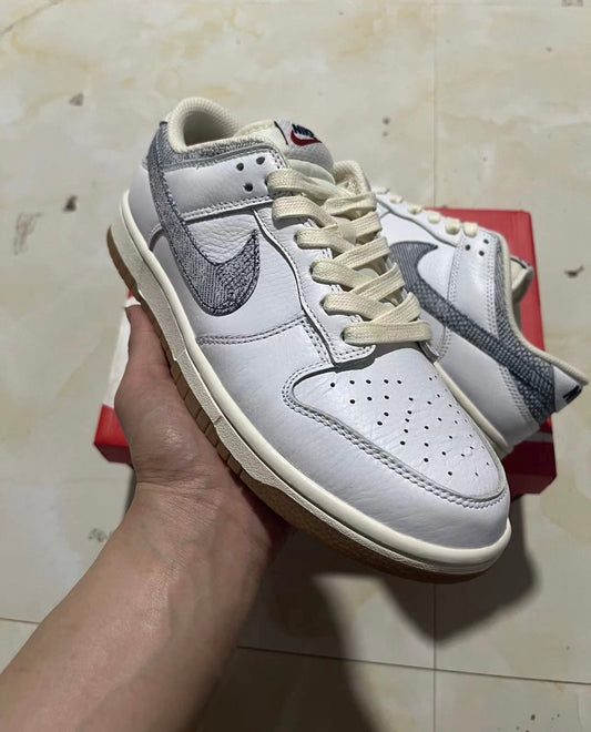 A Nike SB Dunk- Washed Denim