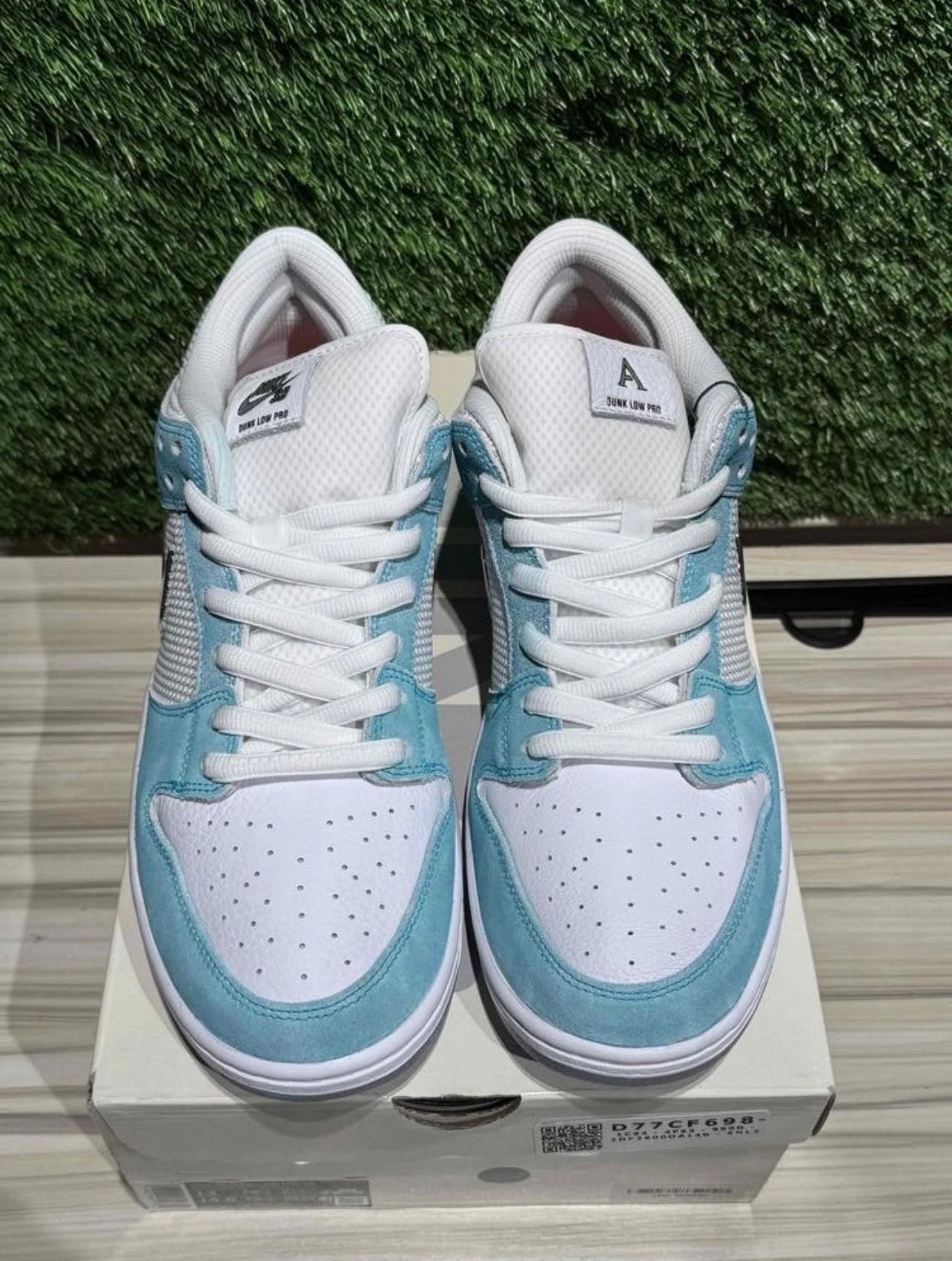 A Nike SB Dunk - April Turbo Green