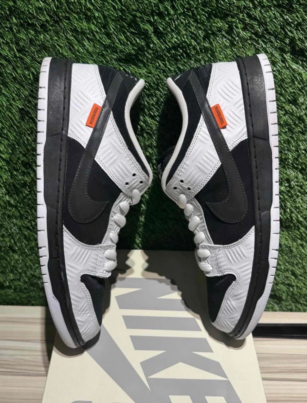 A Nike SB Dunk - Tight Boot White