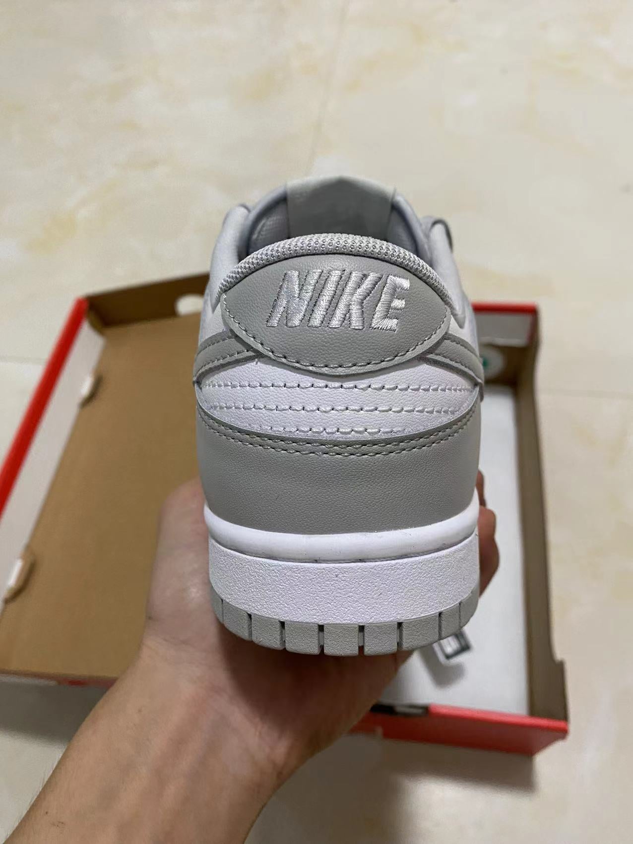 A Nike SB Dunk - Grey Fog